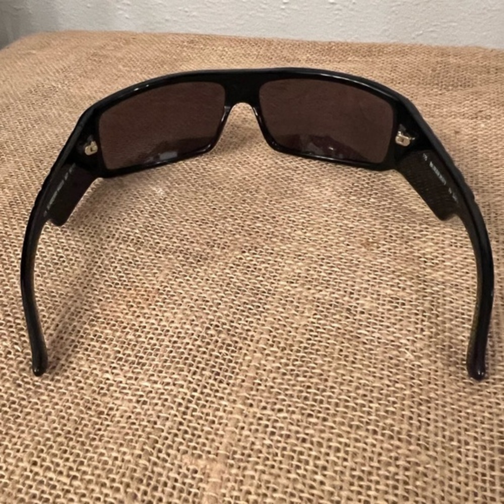 Womens Burberry sunglasses. - Picture 3 of 6